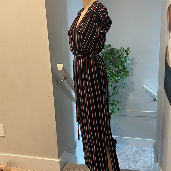Short sleeve V-neck striped belted jumpsuit small - Picture 2 of 6